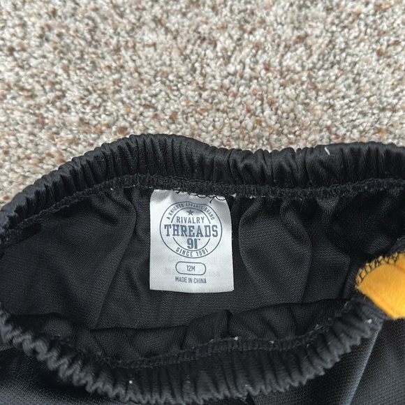 Iowa Hawkeyes Cheerleading Outfit - Picture 3 of 7